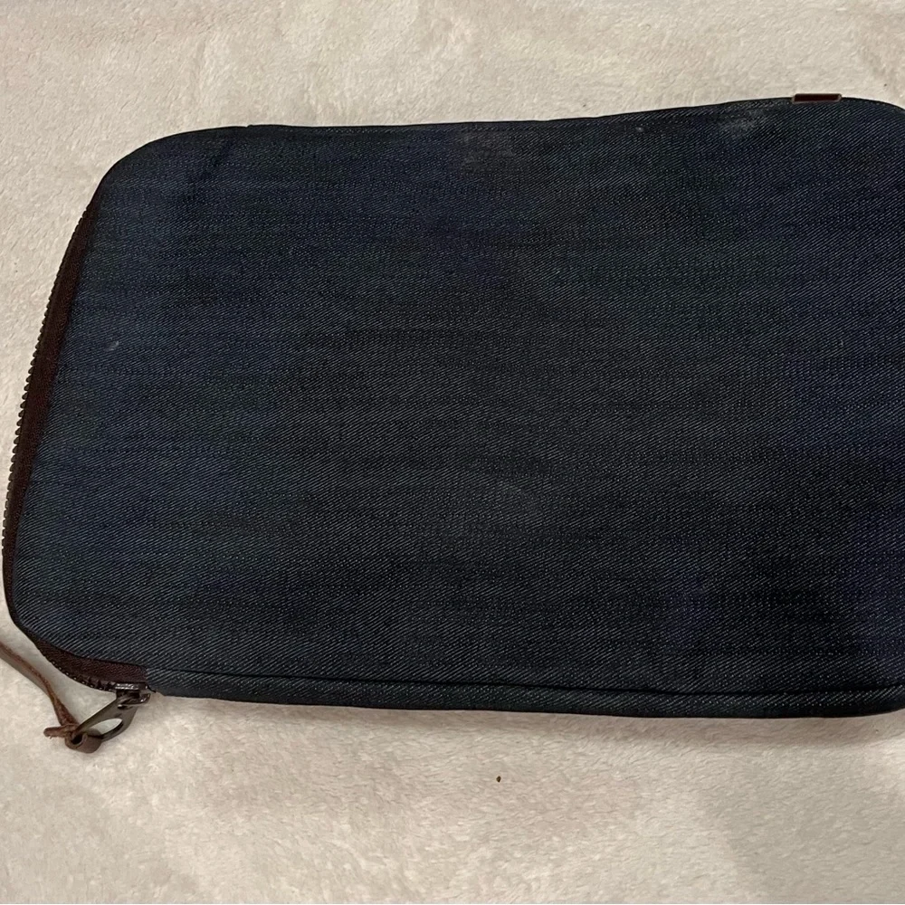 Incase 11” laptop case